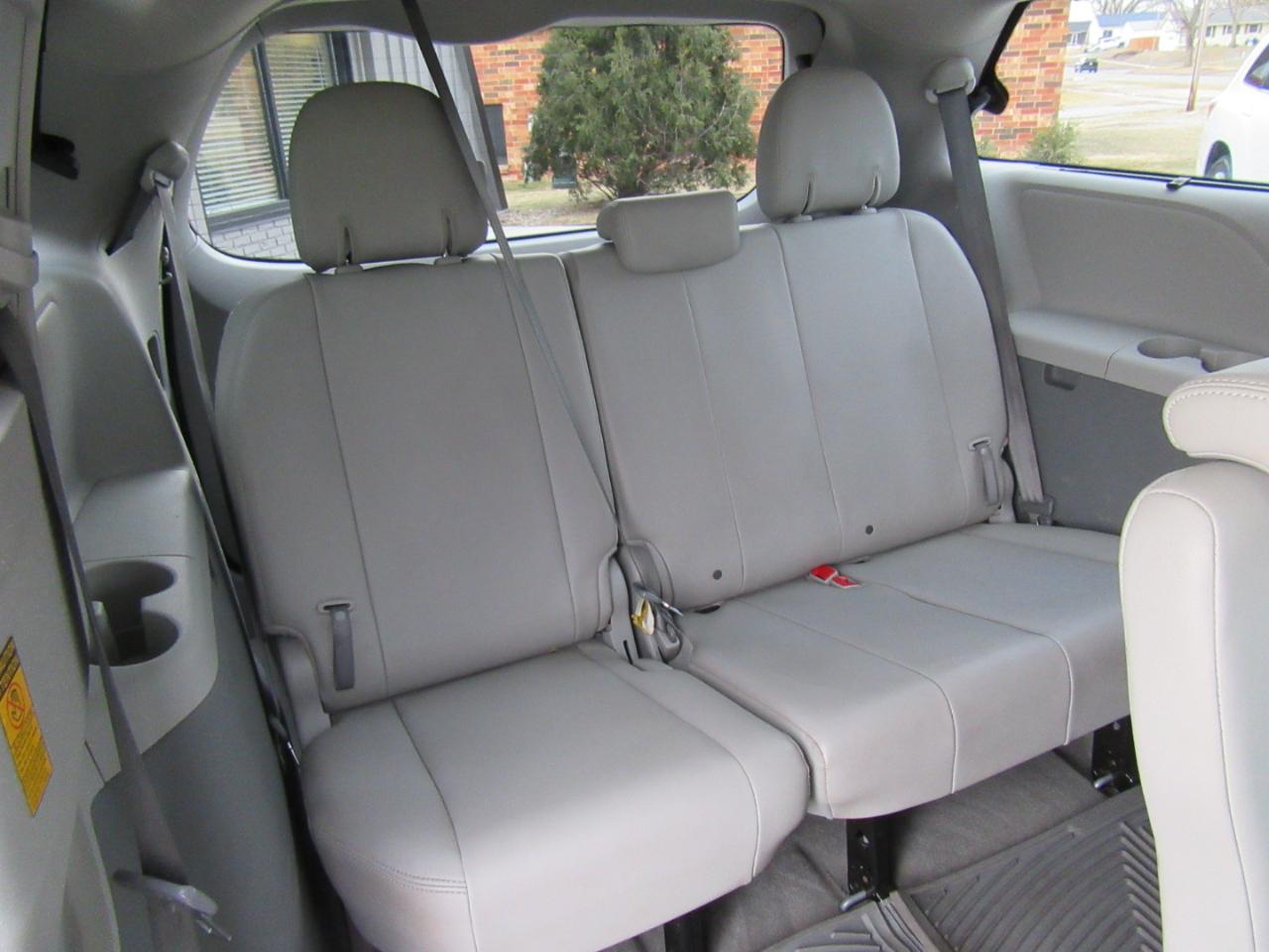 Toyota Sienna XLE FWD 8-Passenger V6 2014