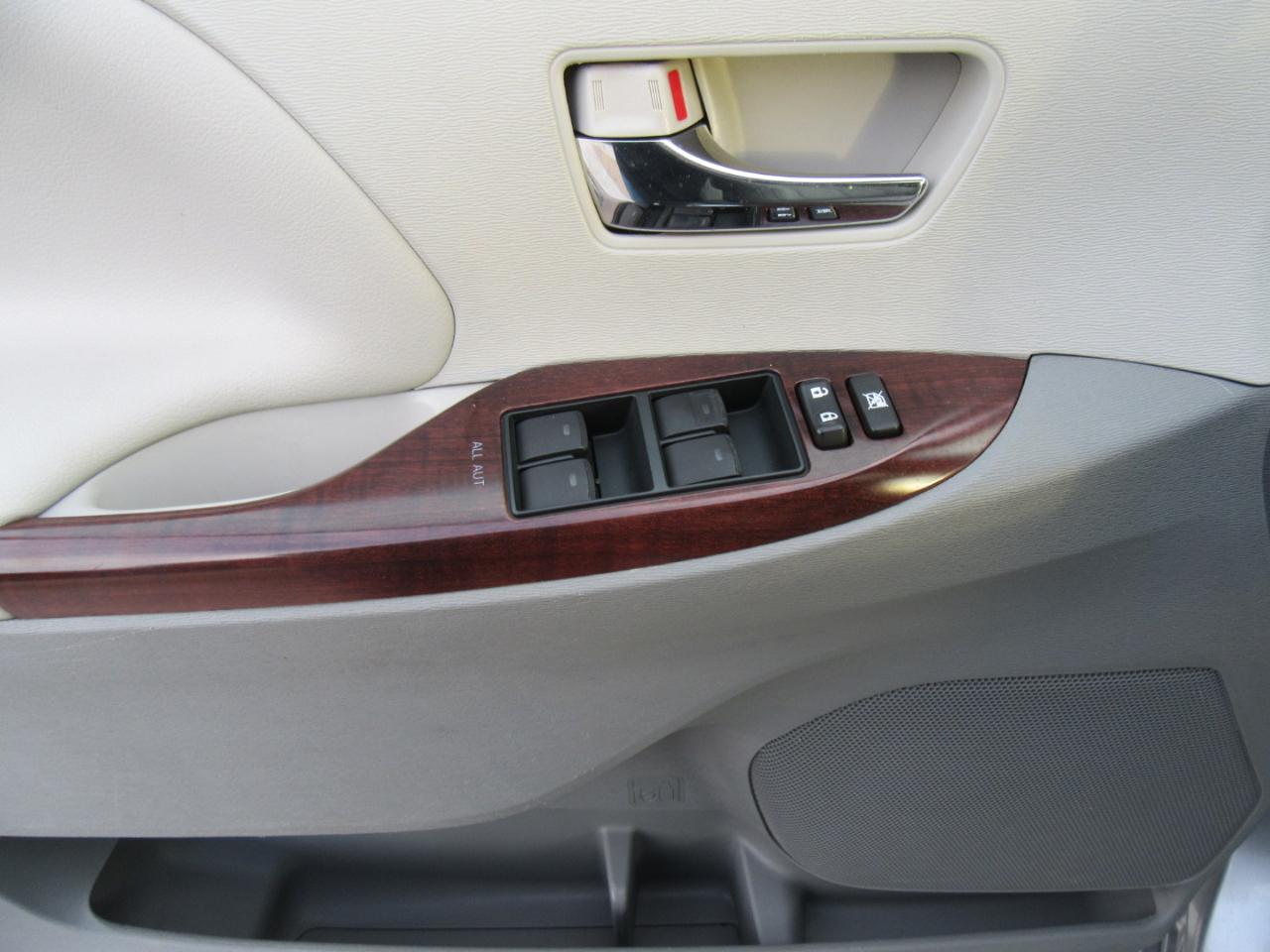 Toyota Sienna XLE FWD 8-Passenger V6 2014