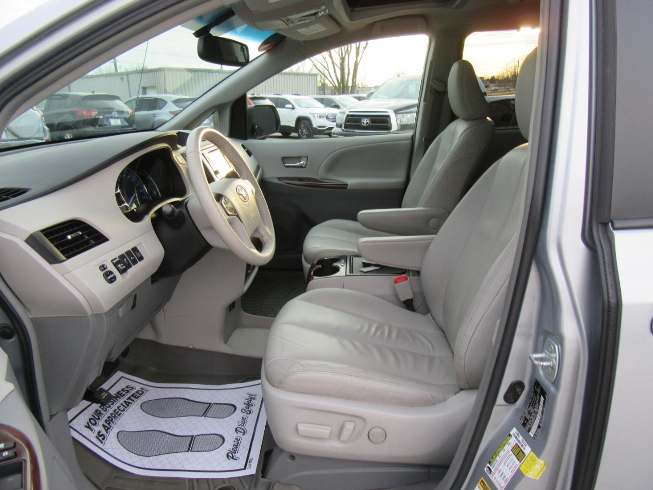 Toyota Sienna XLE FWD 8-Passenger V6 2014
