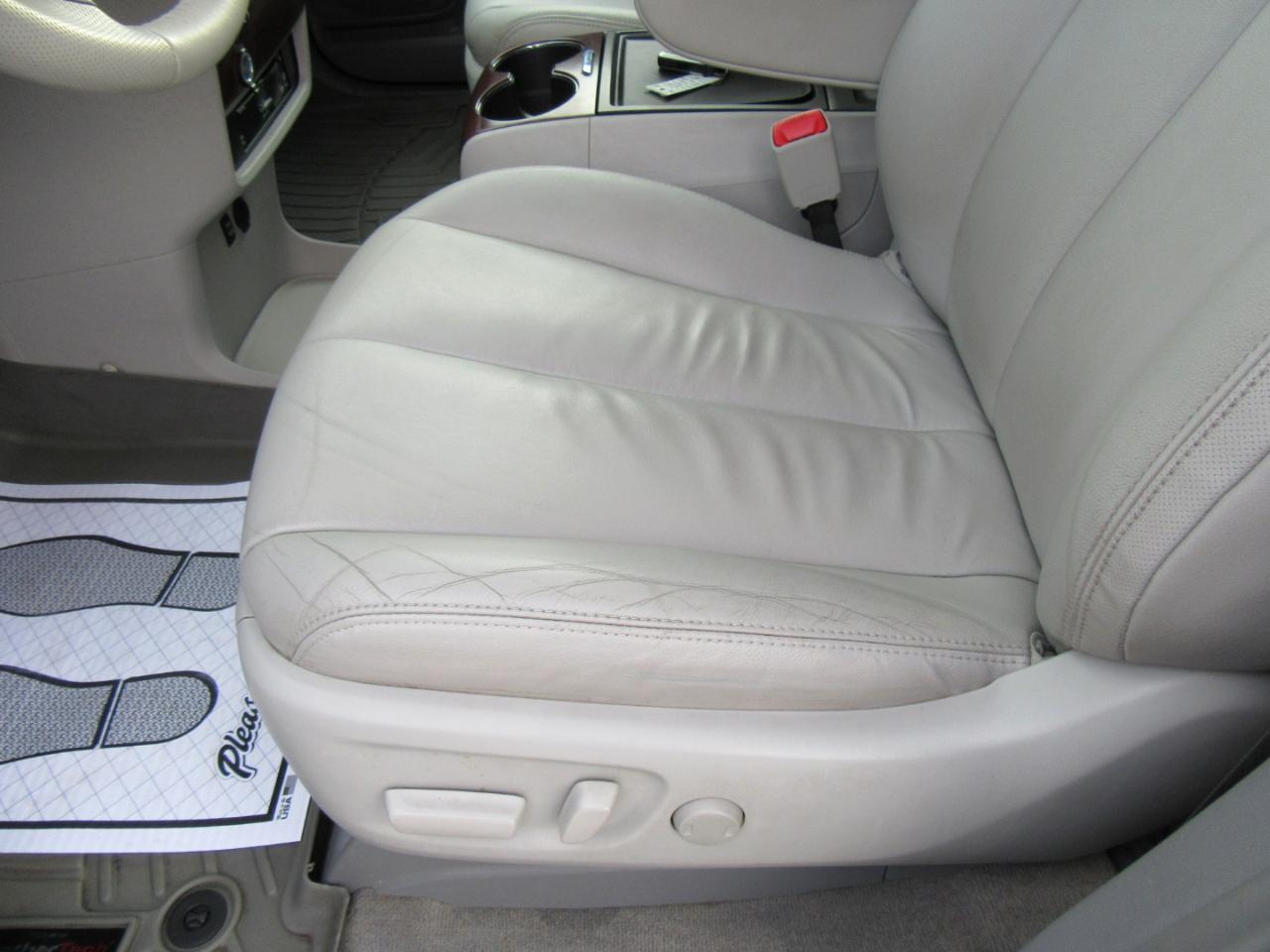 Toyota Sienna XLE FWD 8-Passenger V6 2014