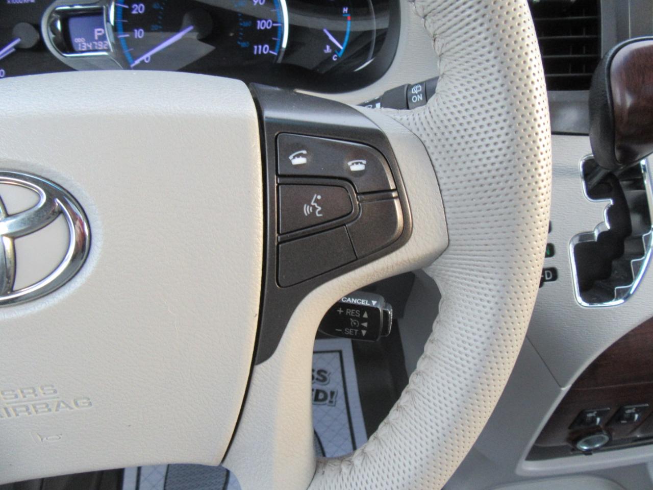 Toyota Sienna XLE FWD 8-Passenger V6 2014