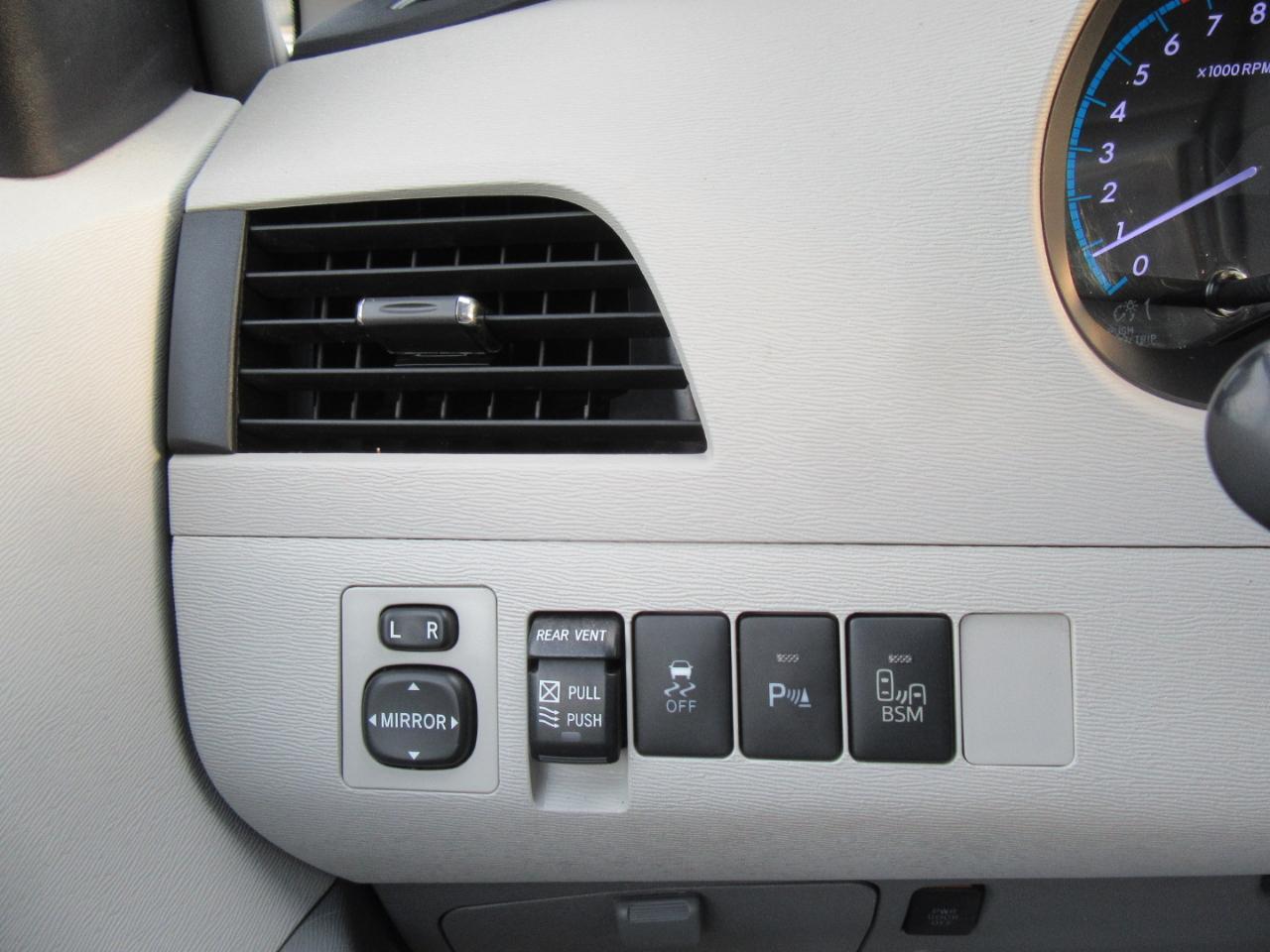 Toyota Sienna XLE FWD 8-Passenger V6 2014