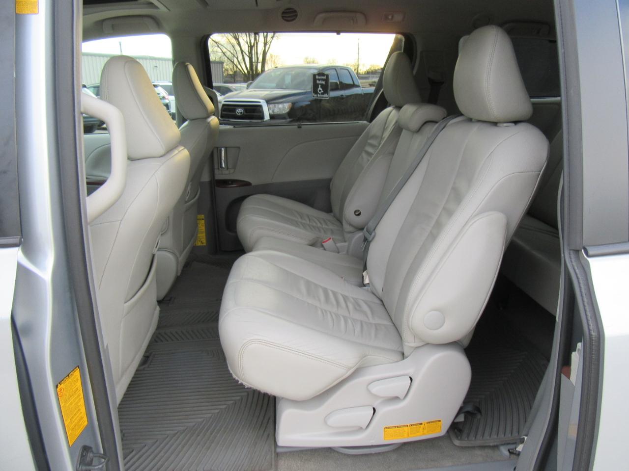Toyota Sienna XLE FWD 8-Passenger V6 2014