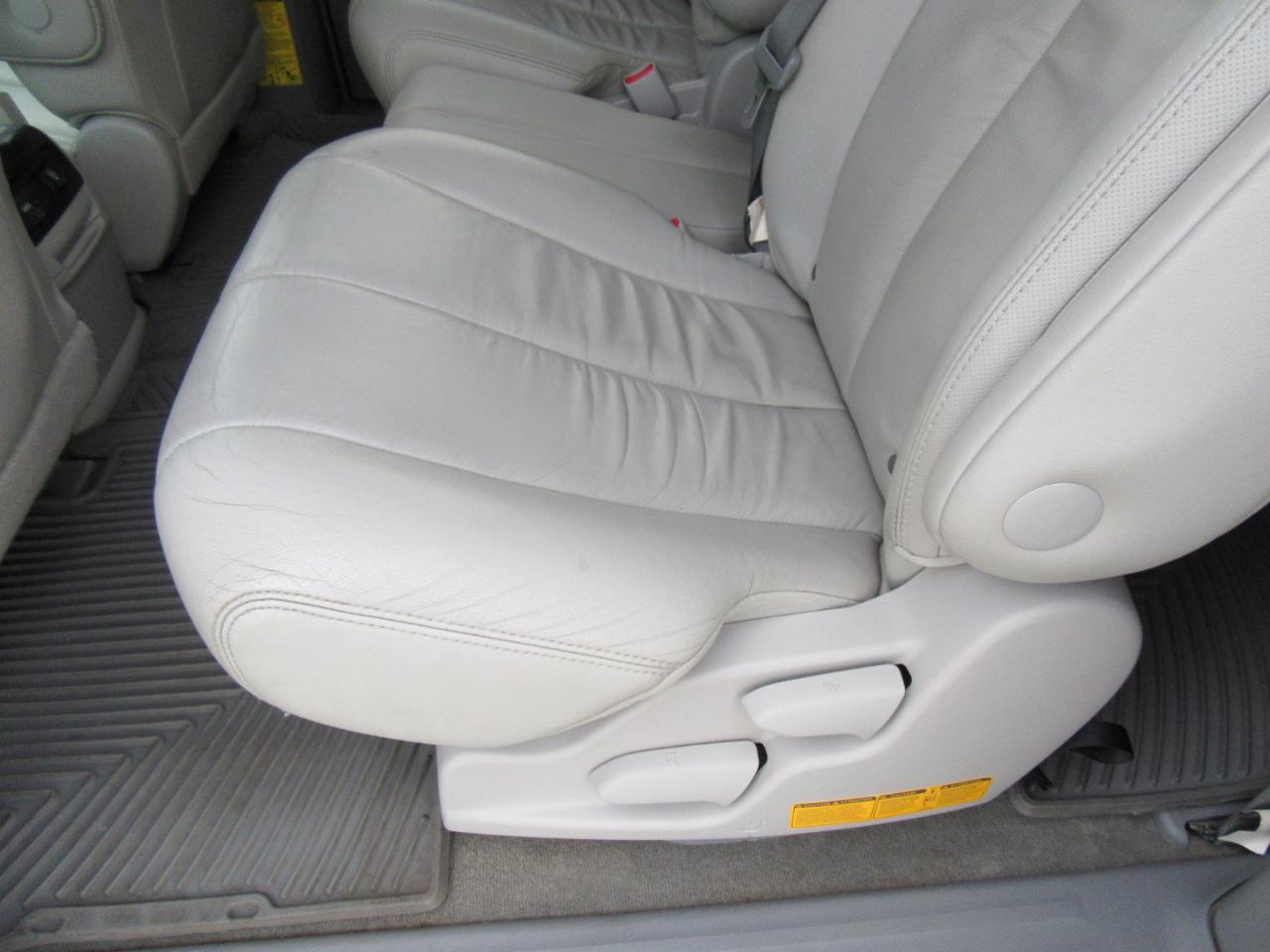 Toyota Sienna XLE FWD 8-Passenger V6 2014