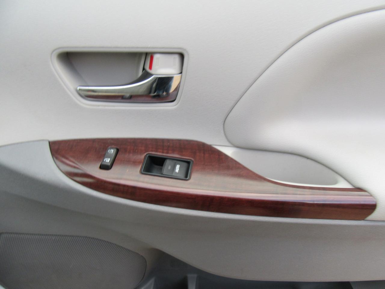 Toyota Sienna XLE FWD 8-Passenger V6 2014