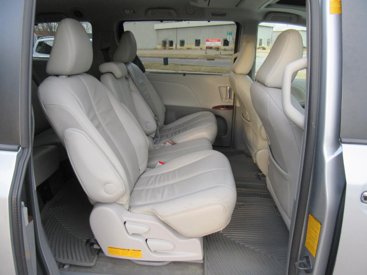 Toyota Sienna XLE FWD 8-Passenger V6 2014