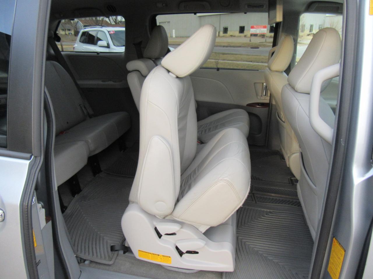 Toyota Sienna XLE FWD 8-Passenger V6 2014