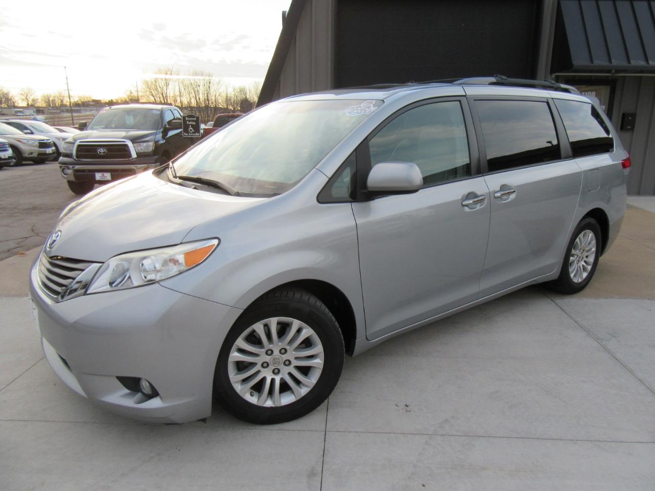 Toyota Sienna XLE FWD 8-Passenger V6 2014