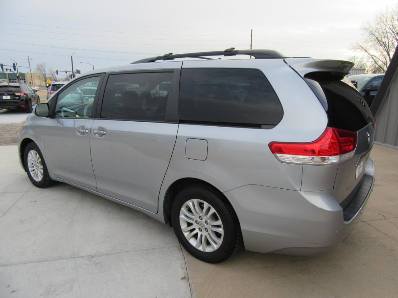 Toyota Sienna XLE FWD 8-Passenger V6 2014