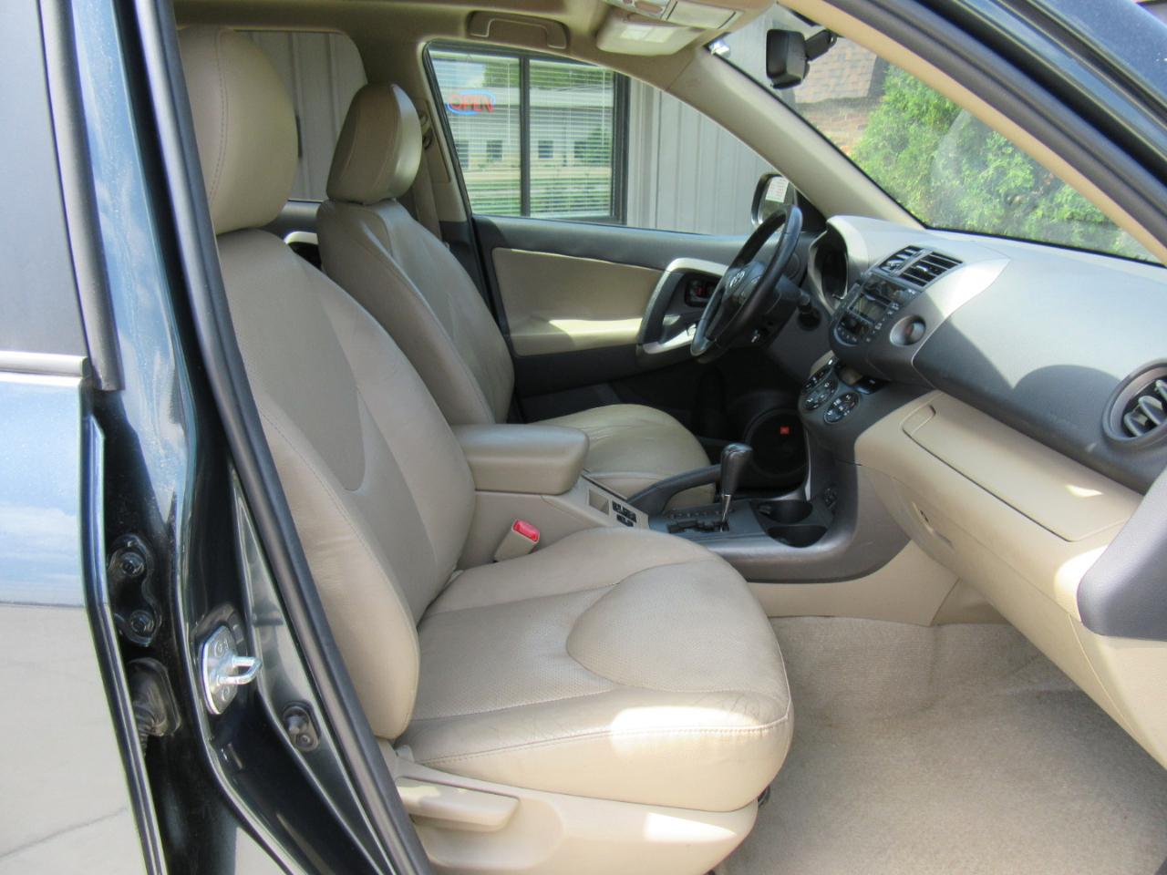 Toyota RAV4  2011
