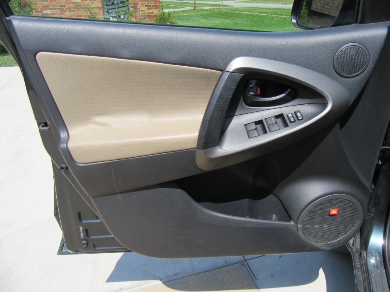 Toyota RAV4  2011