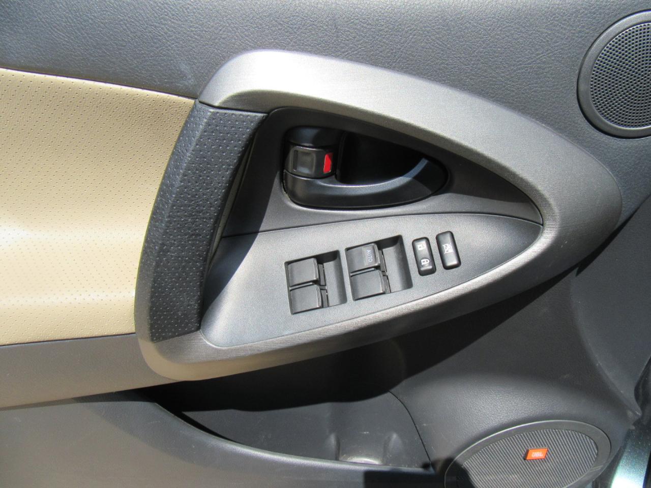 Toyota RAV4  2011