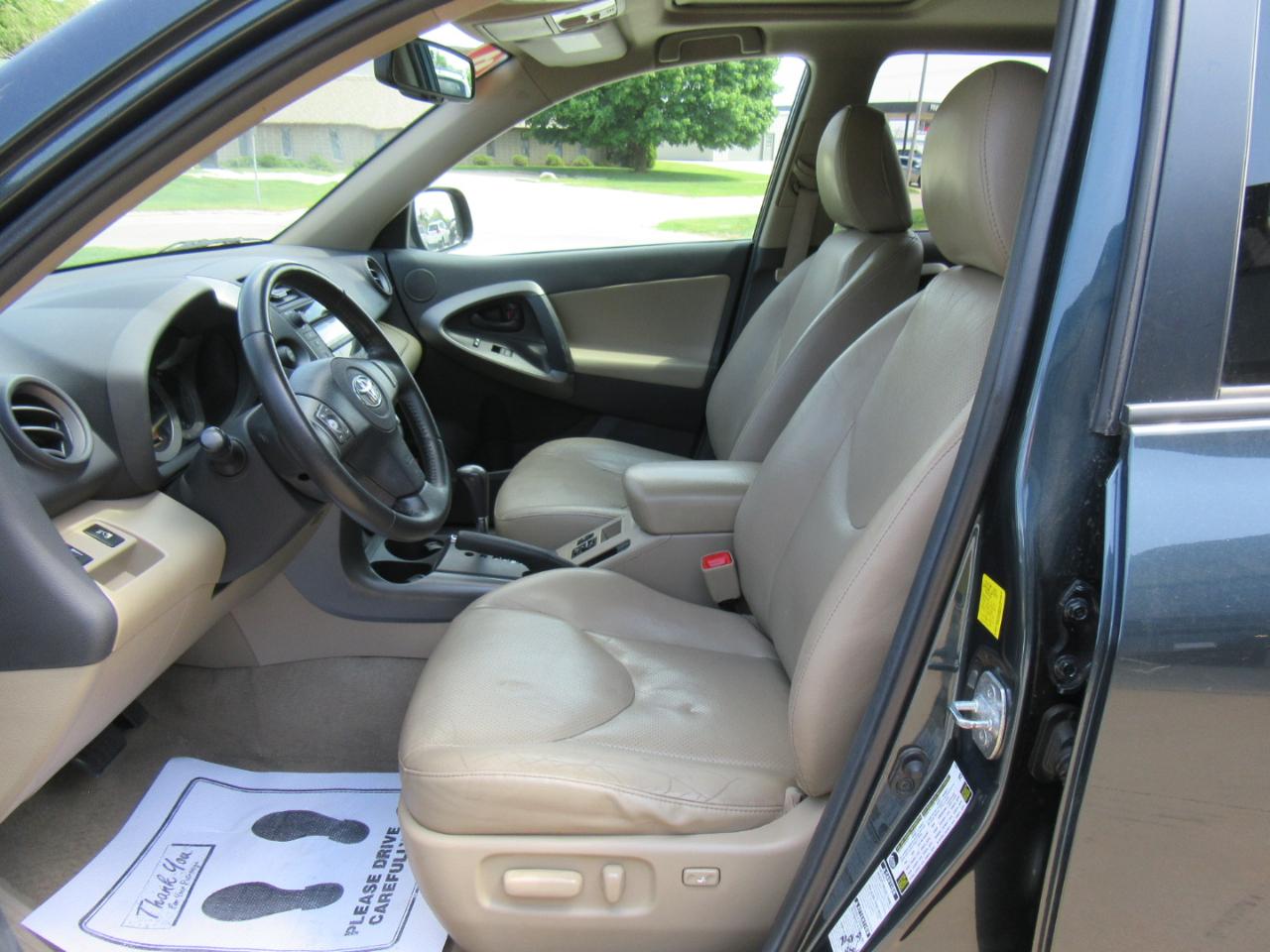 Toyota RAV4  2011