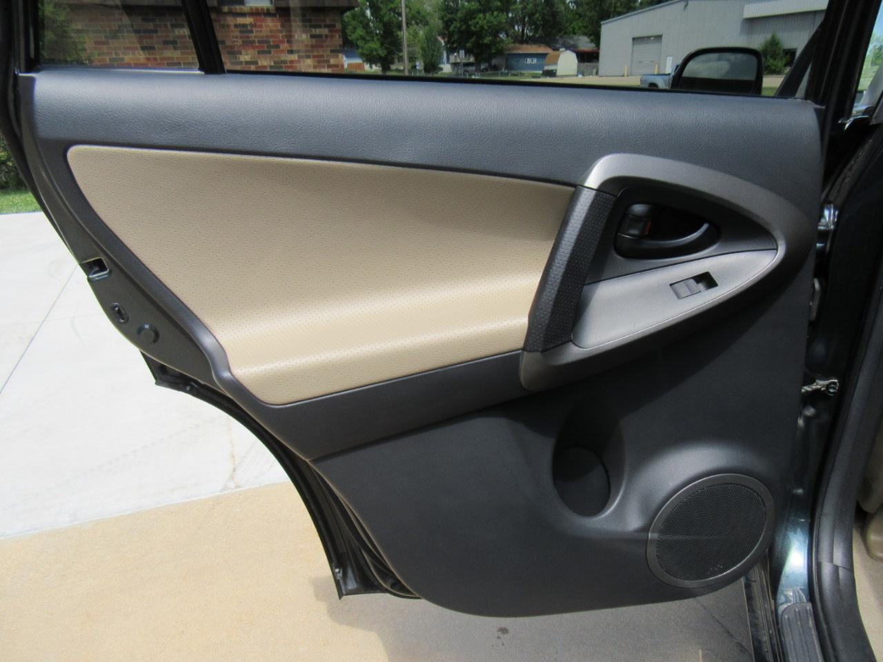 Toyota RAV4  2011