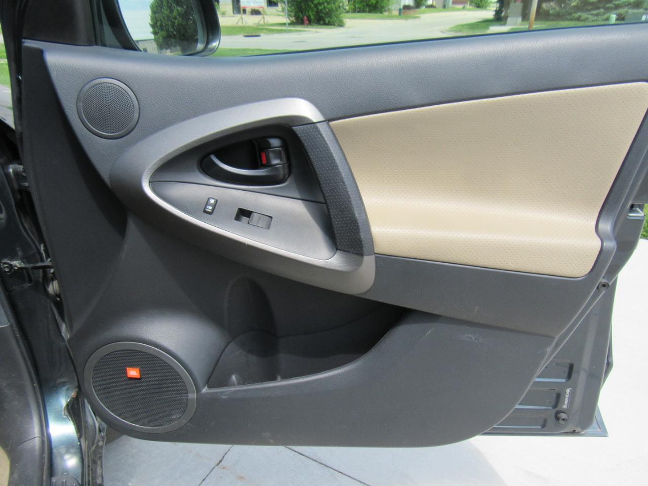 Toyota RAV4  2011