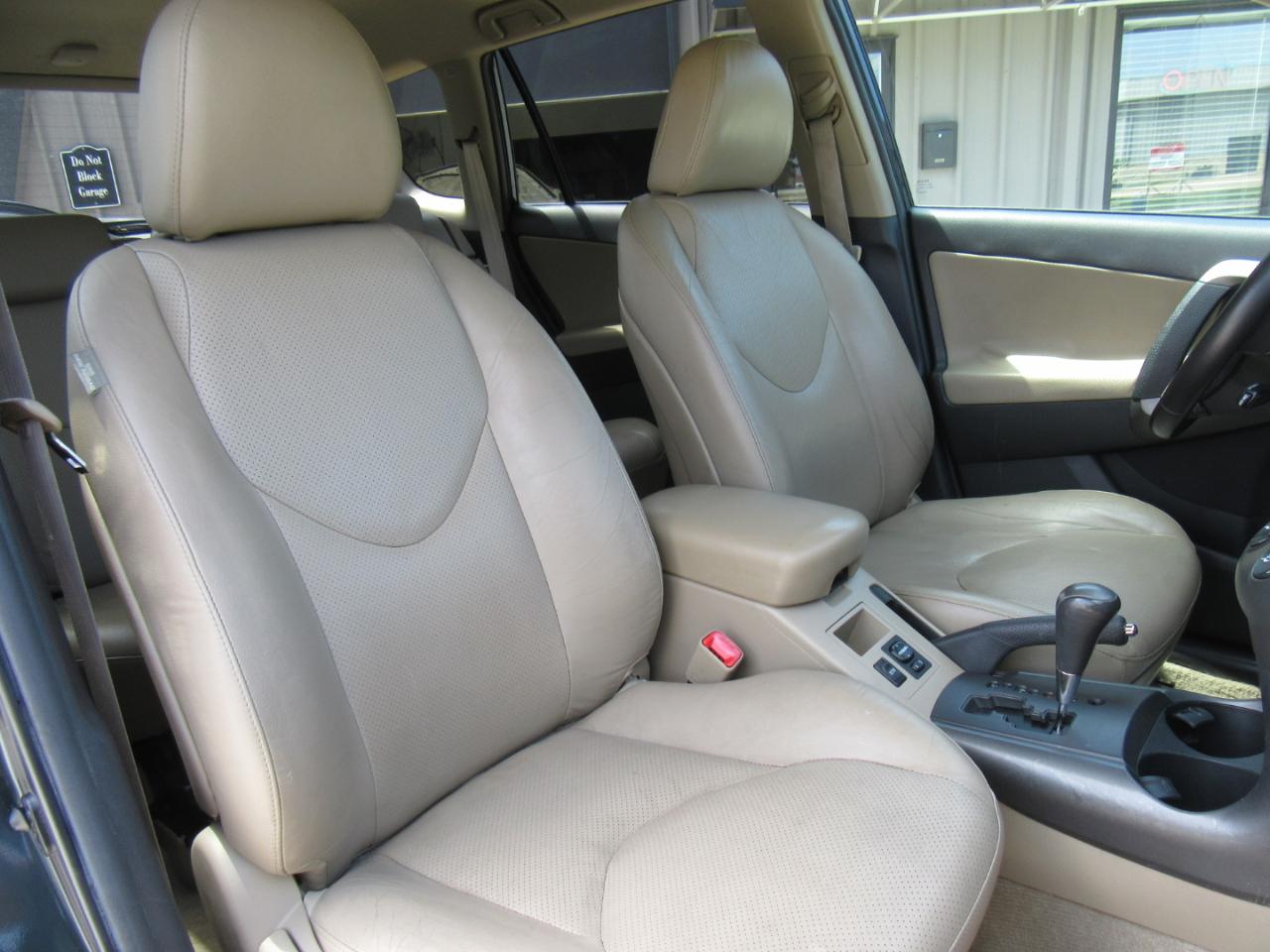 Toyota RAV4  2011