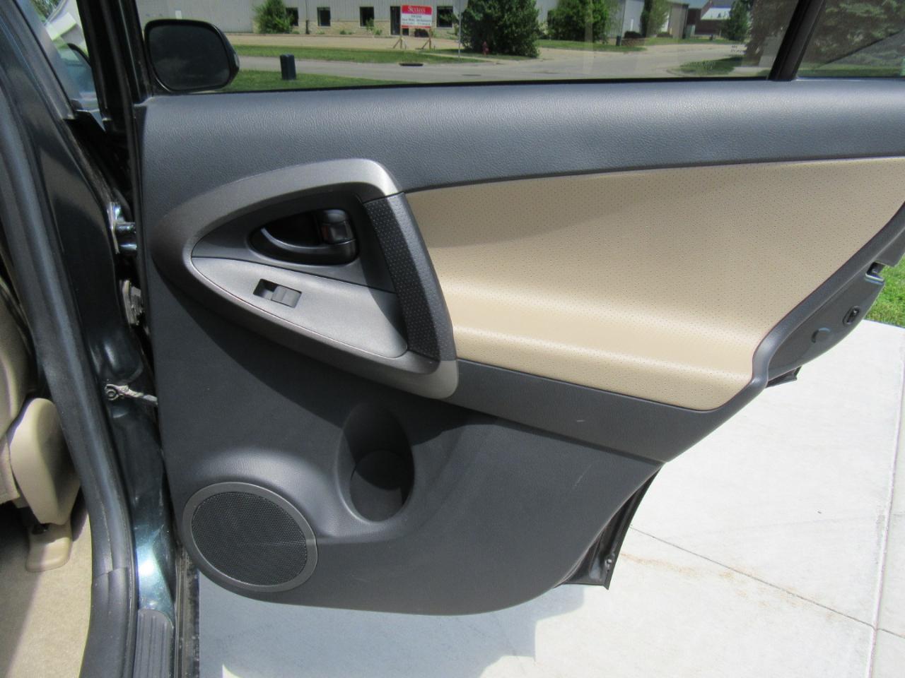 Toyota RAV4  2011
