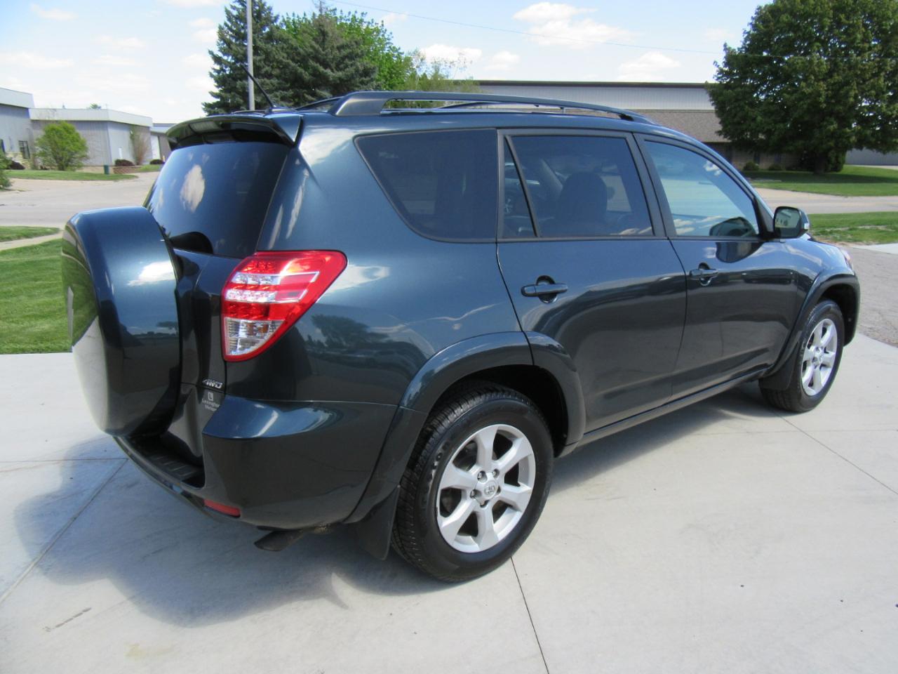 Toyota RAV4  2011