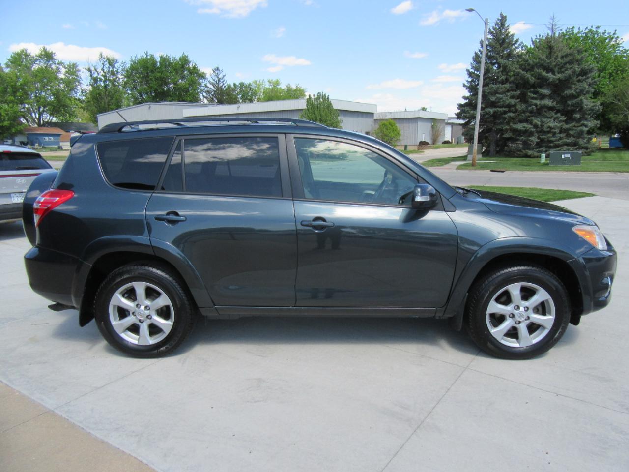 Toyota RAV4  2011