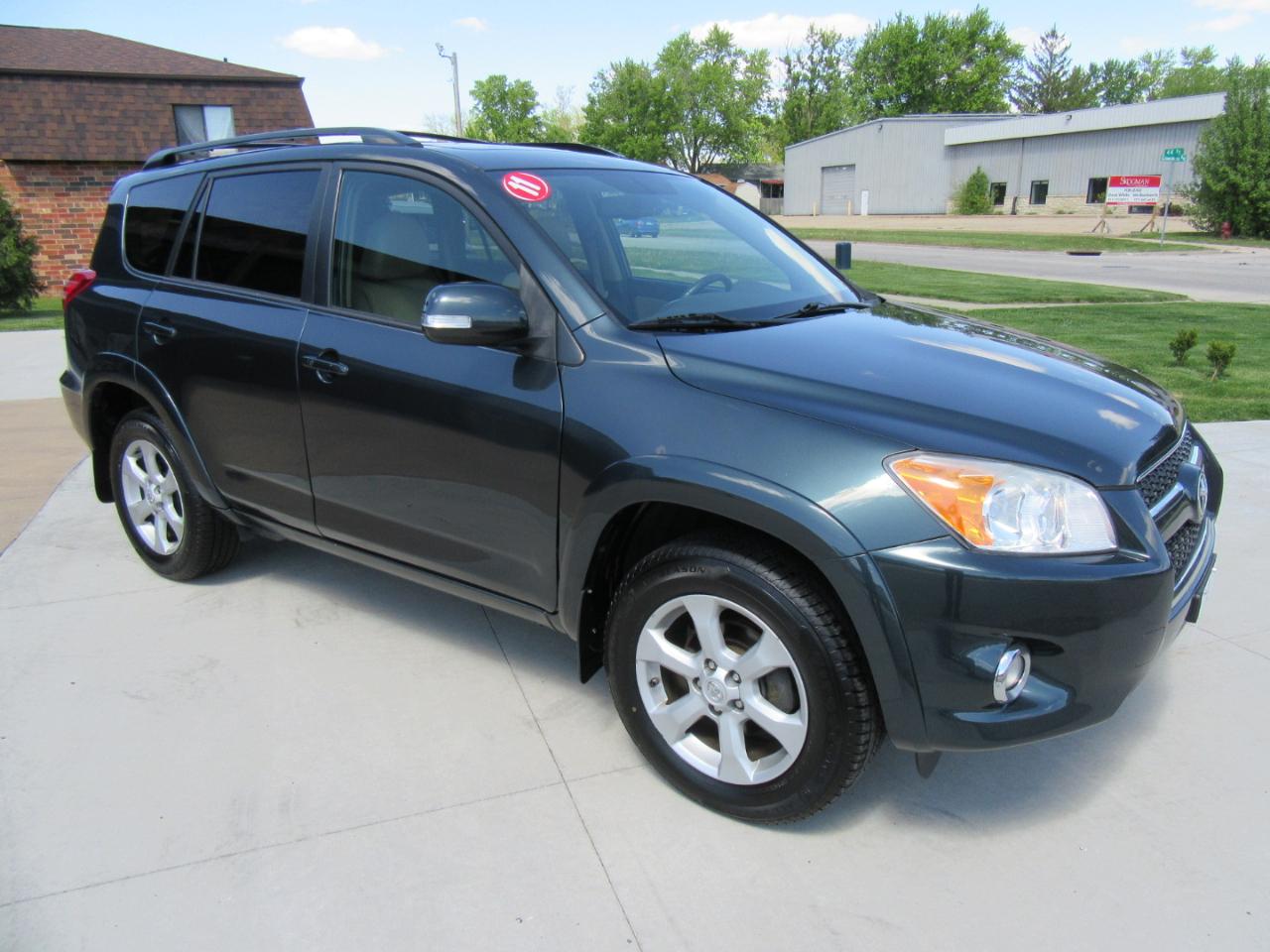 Toyota RAV4  2011