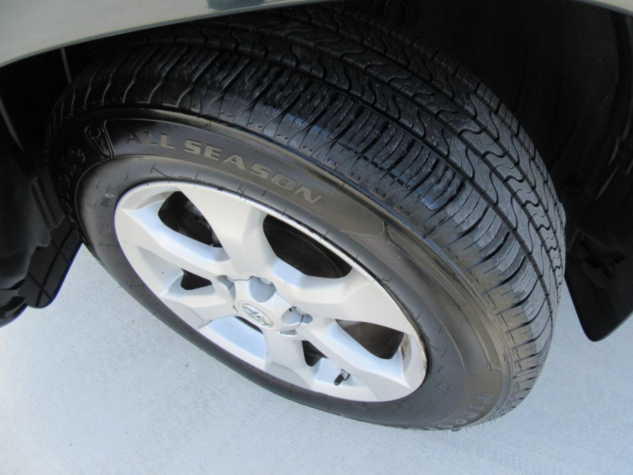 Toyota RAV4  2011