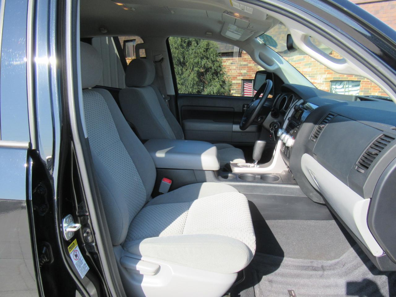 Toyota Tundra Tundra-Grade 5.7L Double Cab 4WD 2012