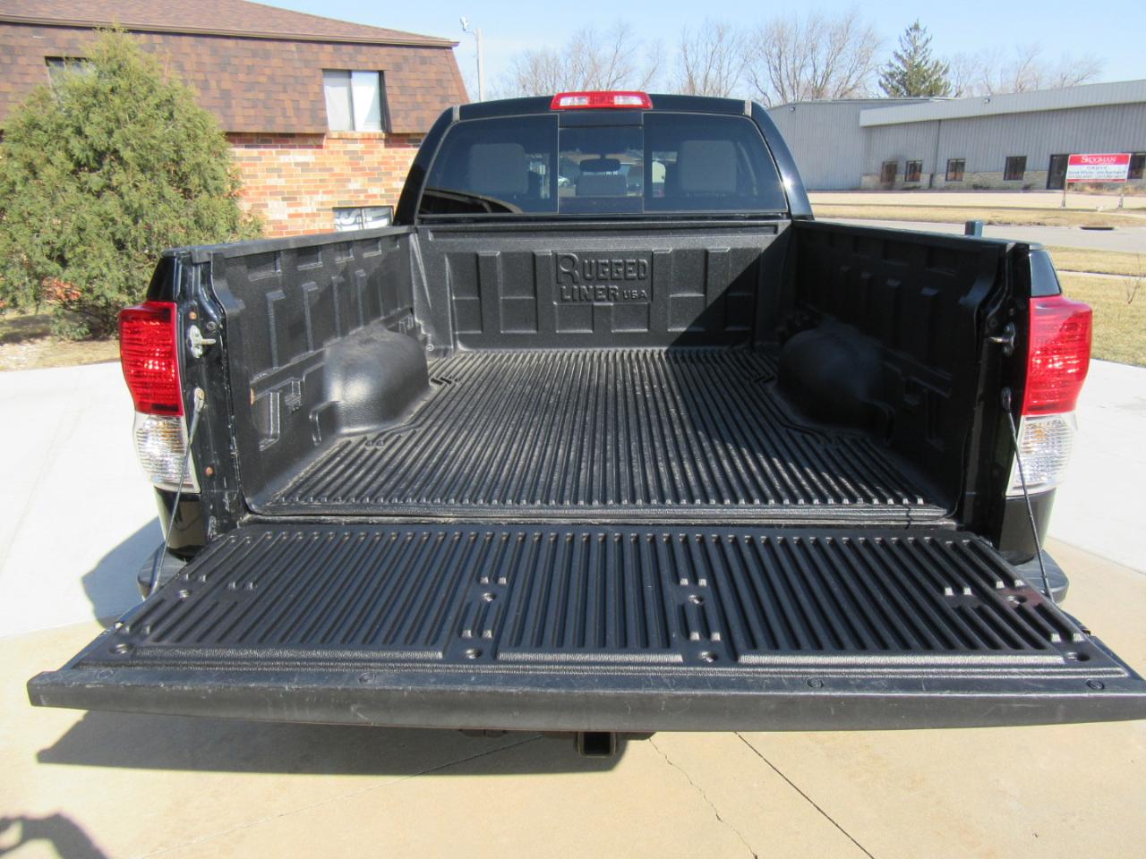 Toyota Tundra Tundra-Grade 5.7L Double Cab 4WD 2012