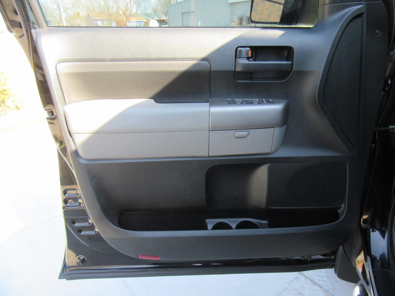 Toyota Tundra Tundra-Grade 5.7L Double Cab 4WD 2012