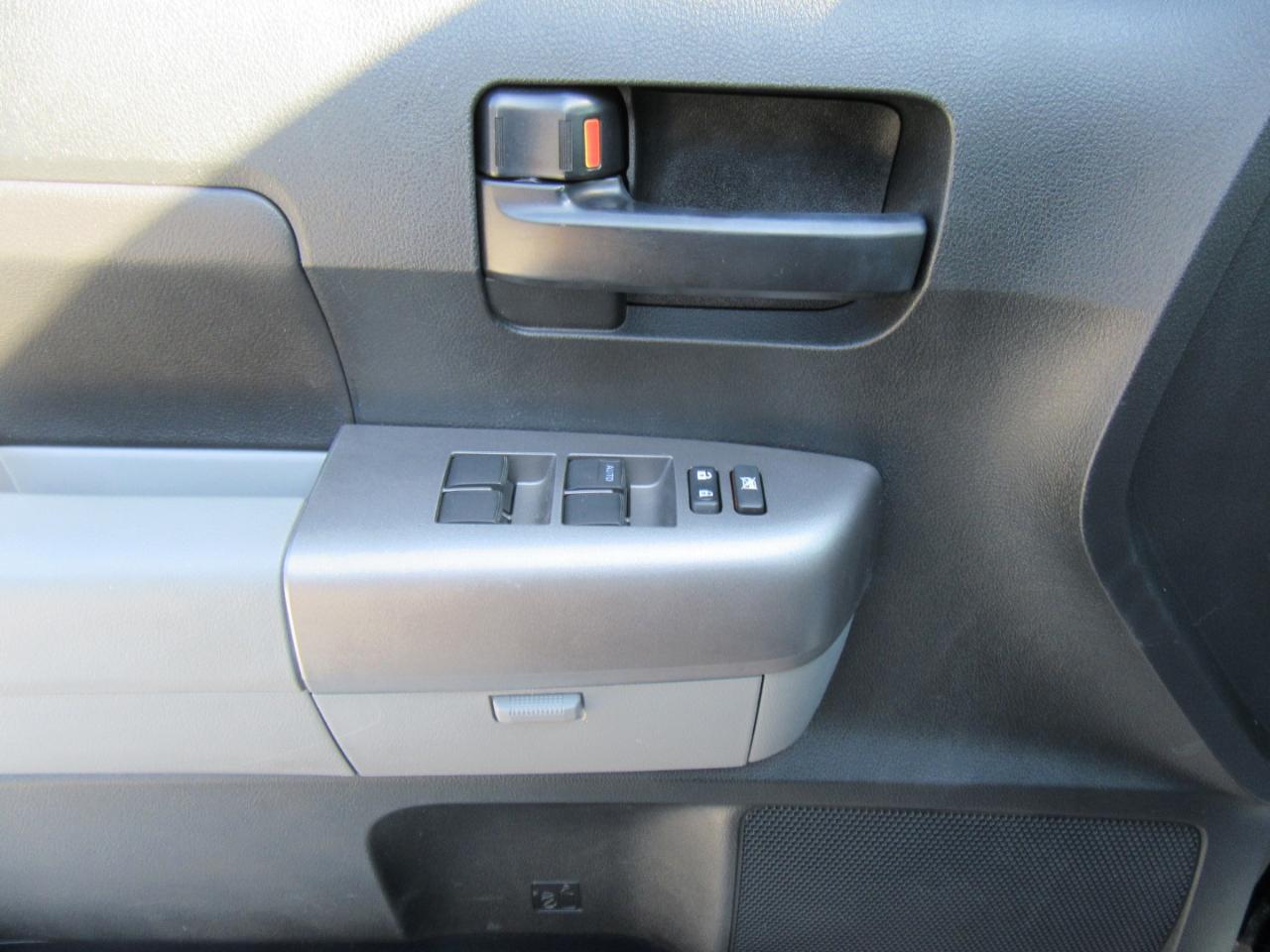 Toyota Tundra Tundra-Grade 5.7L Double Cab 4WD 2012