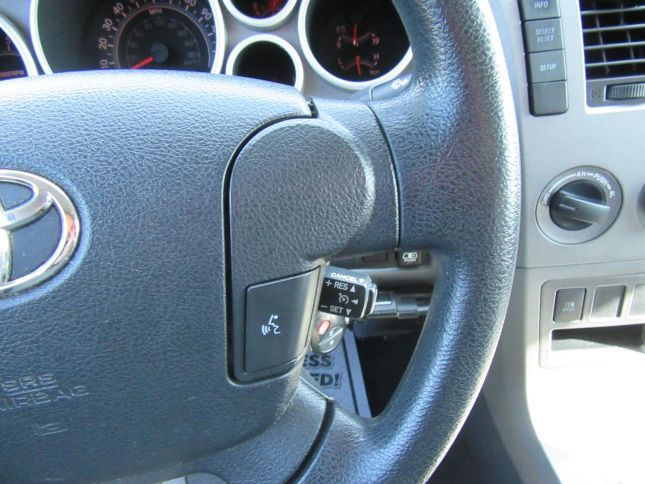 Toyota Tundra Tundra-Grade 5.7L Double Cab 4WD 2012