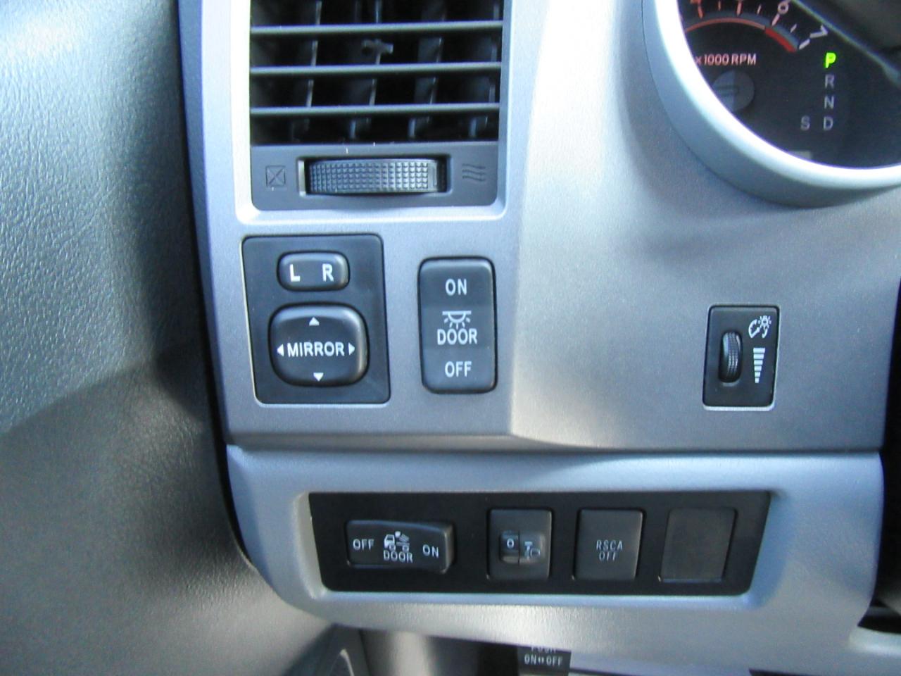 Toyota Tundra Tundra-Grade 5.7L Double Cab 4WD 2012