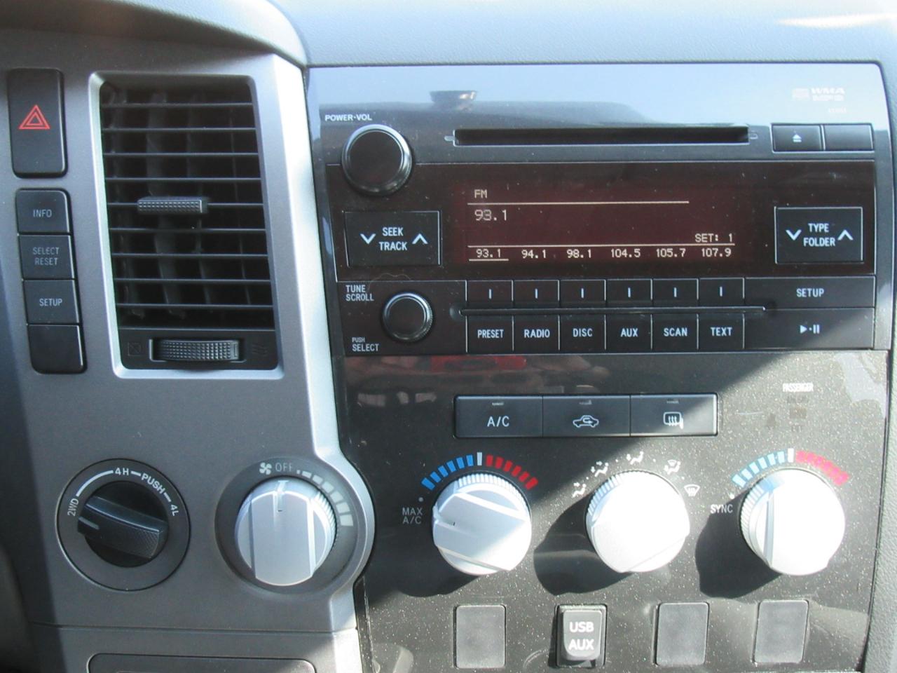 Toyota Tundra Tundra-Grade 5.7L Double Cab 4WD 2012