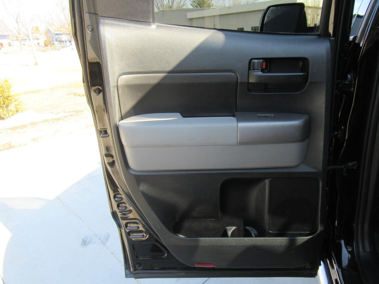 Toyota Tundra Tundra-Grade 5.7L Double Cab 4WD 2012