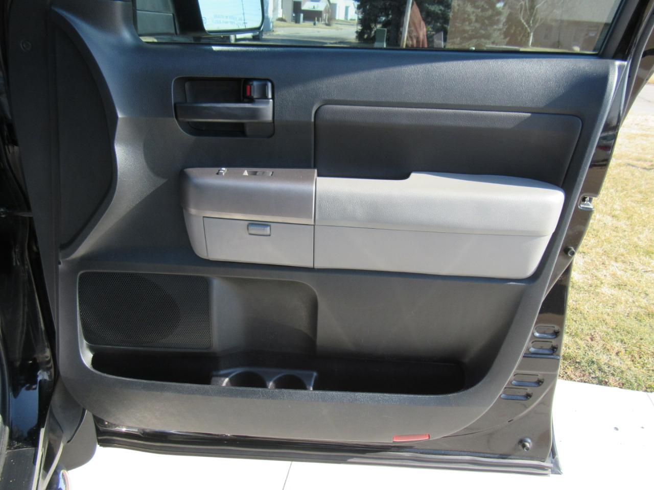 Toyota Tundra Tundra-Grade 5.7L Double Cab 4WD 2012