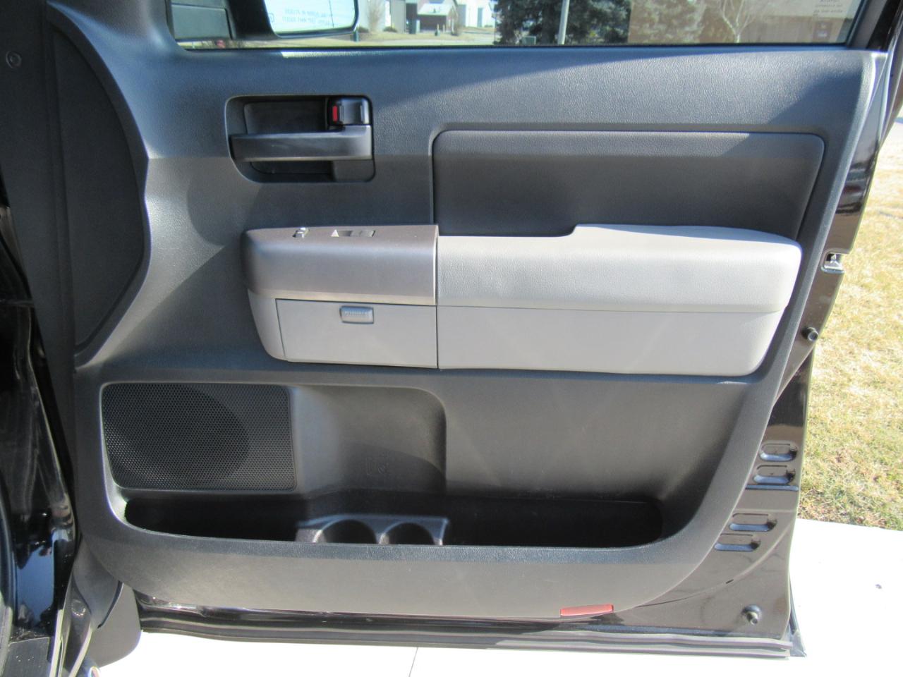 Toyota Tundra Tundra-Grade 5.7L Double Cab 4WD 2012