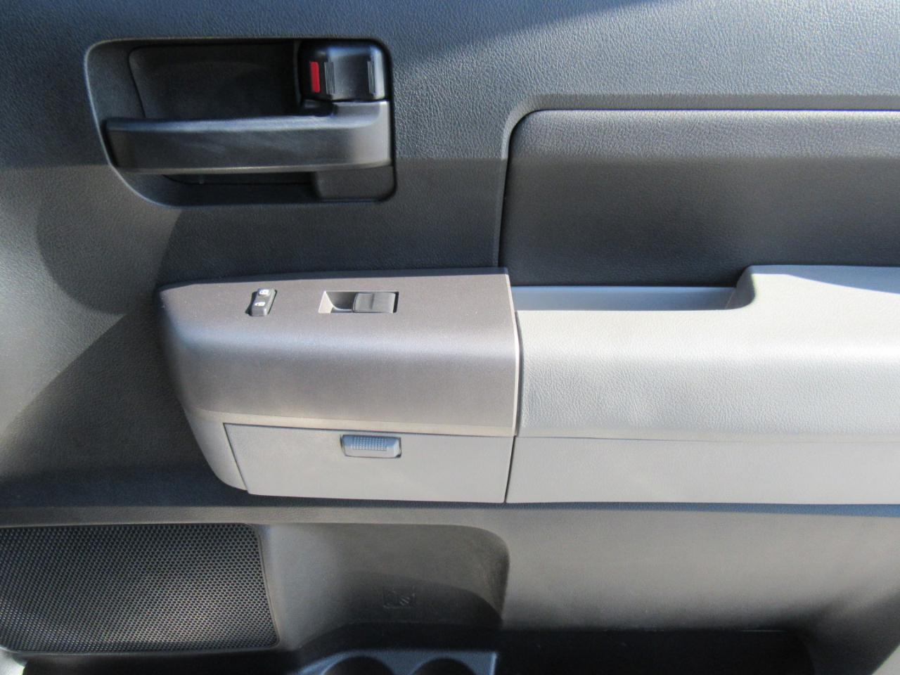 Toyota Tundra Tundra-Grade 5.7L Double Cab 4WD 2012