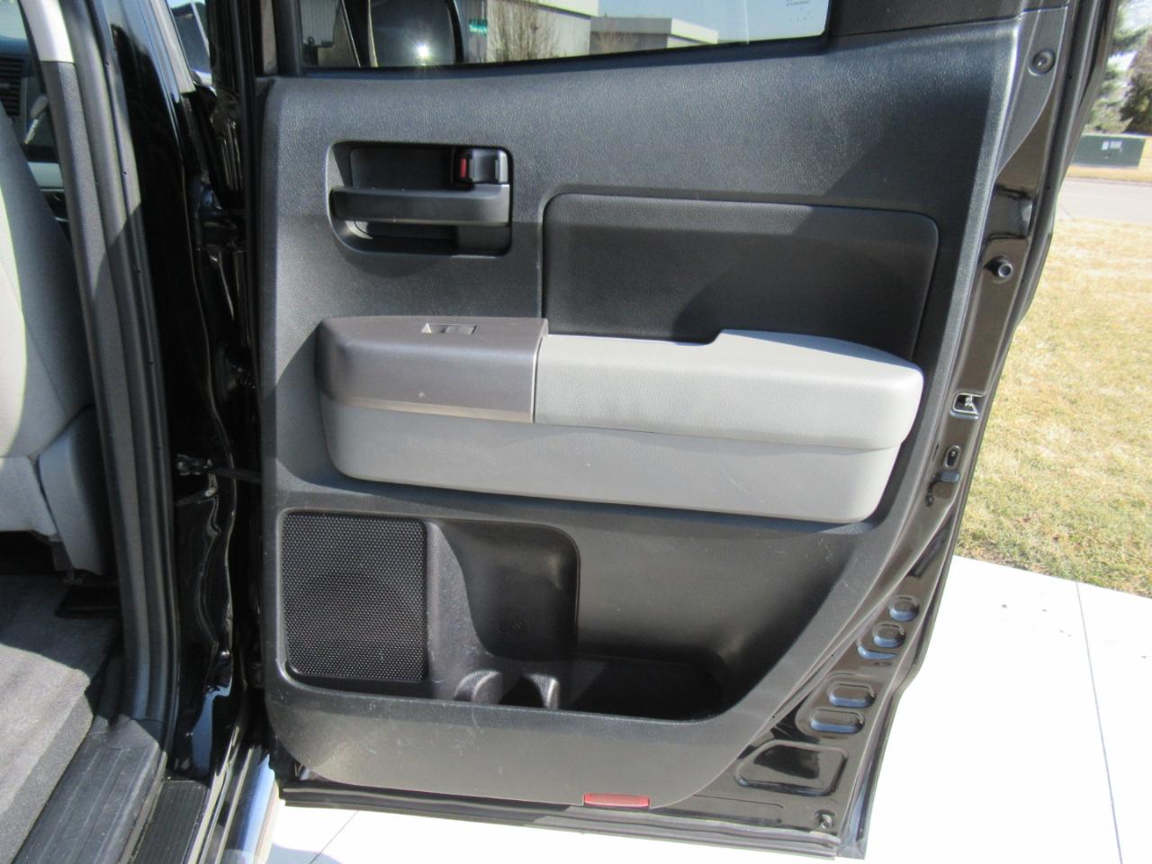 Toyota Tundra Tundra-Grade 5.7L Double Cab 4WD 2012