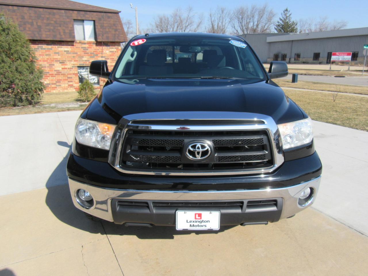 Toyota Tundra Tundra-Grade 5.7L Double Cab 4WD 2012