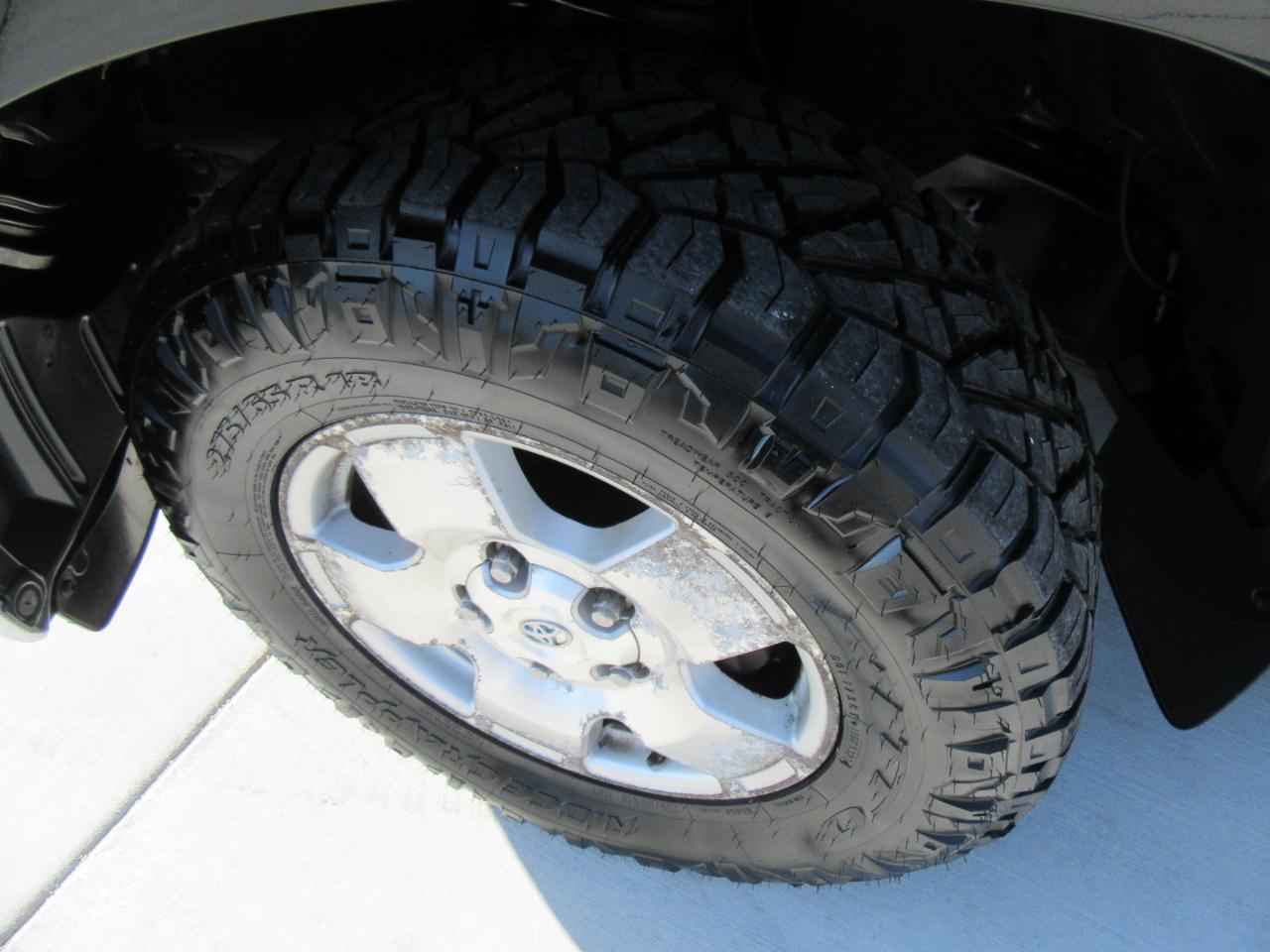 Toyota Tundra Tundra-Grade 5.7L Double Cab 4WD 2012