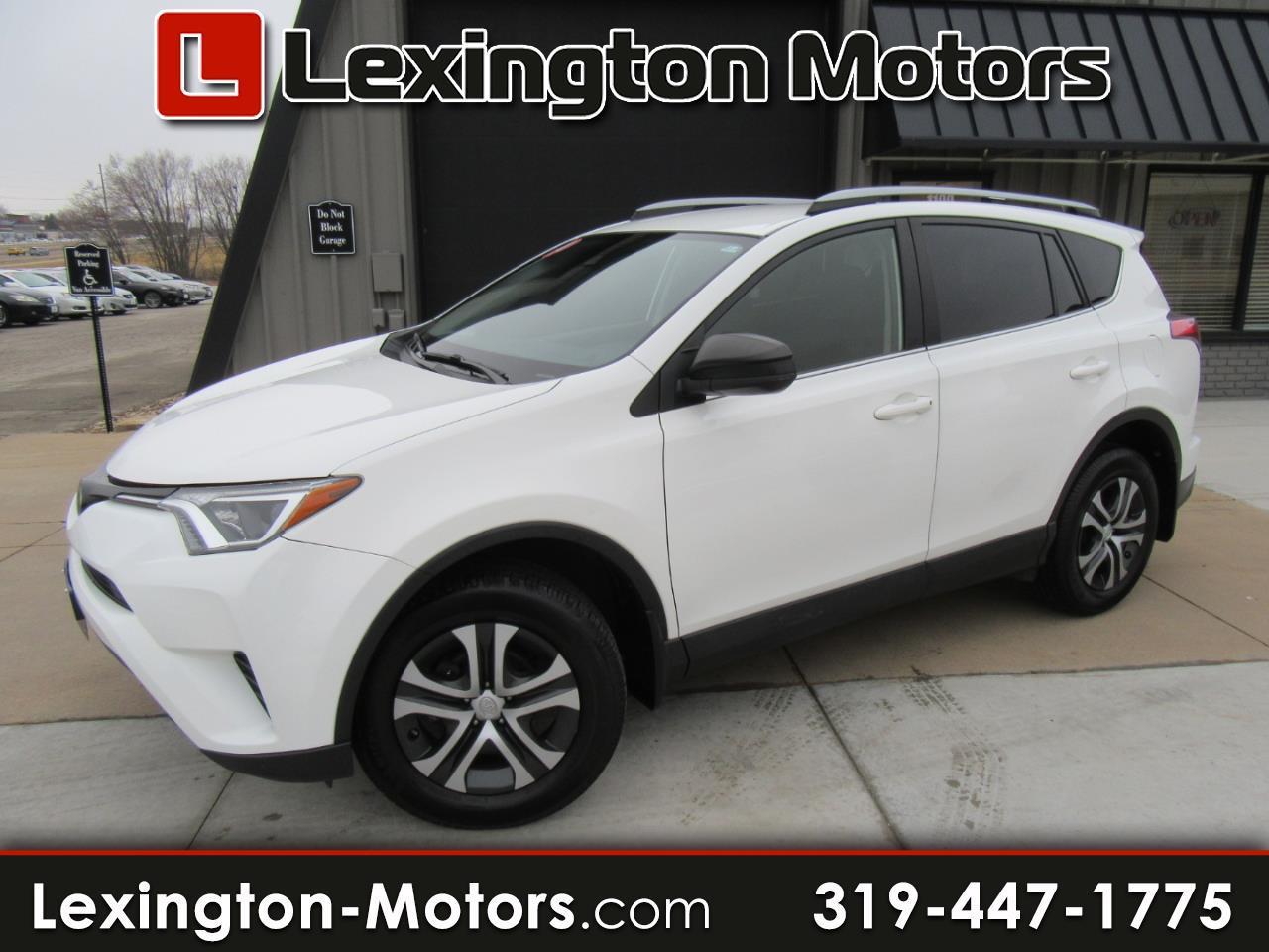 Toyota RAV4 LE FWD 2017