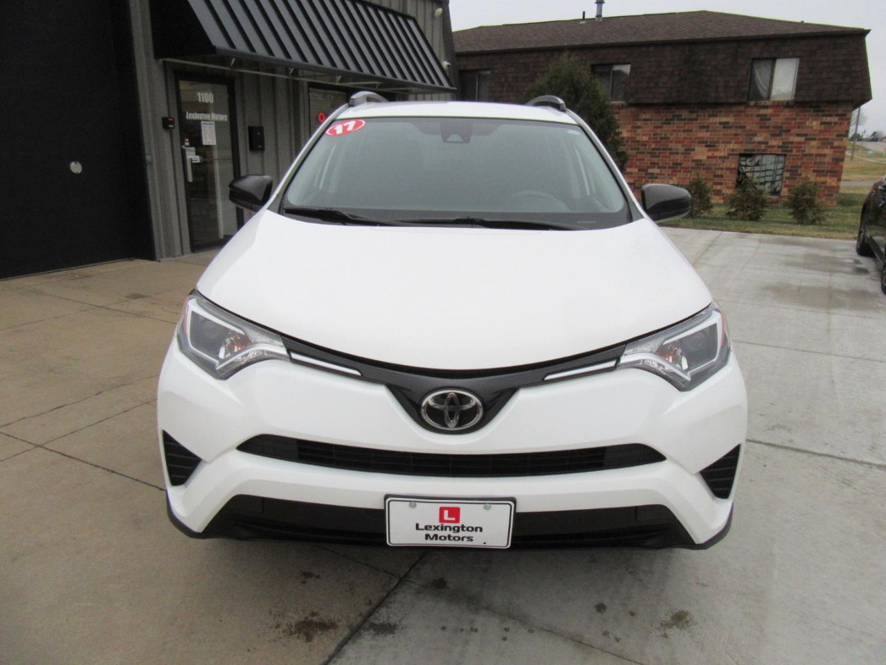 Toyota RAV4 LE FWD 2017