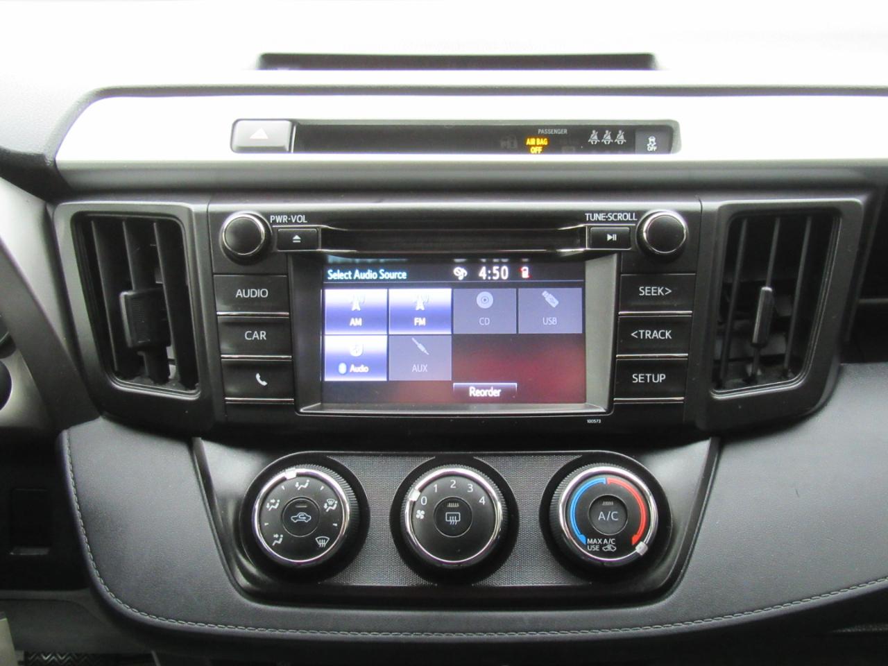 Toyota RAV4 LE FWD 2017