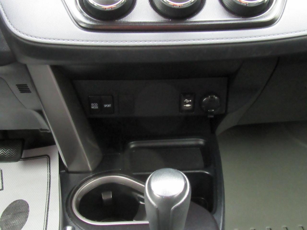 Toyota RAV4 LE FWD 2017