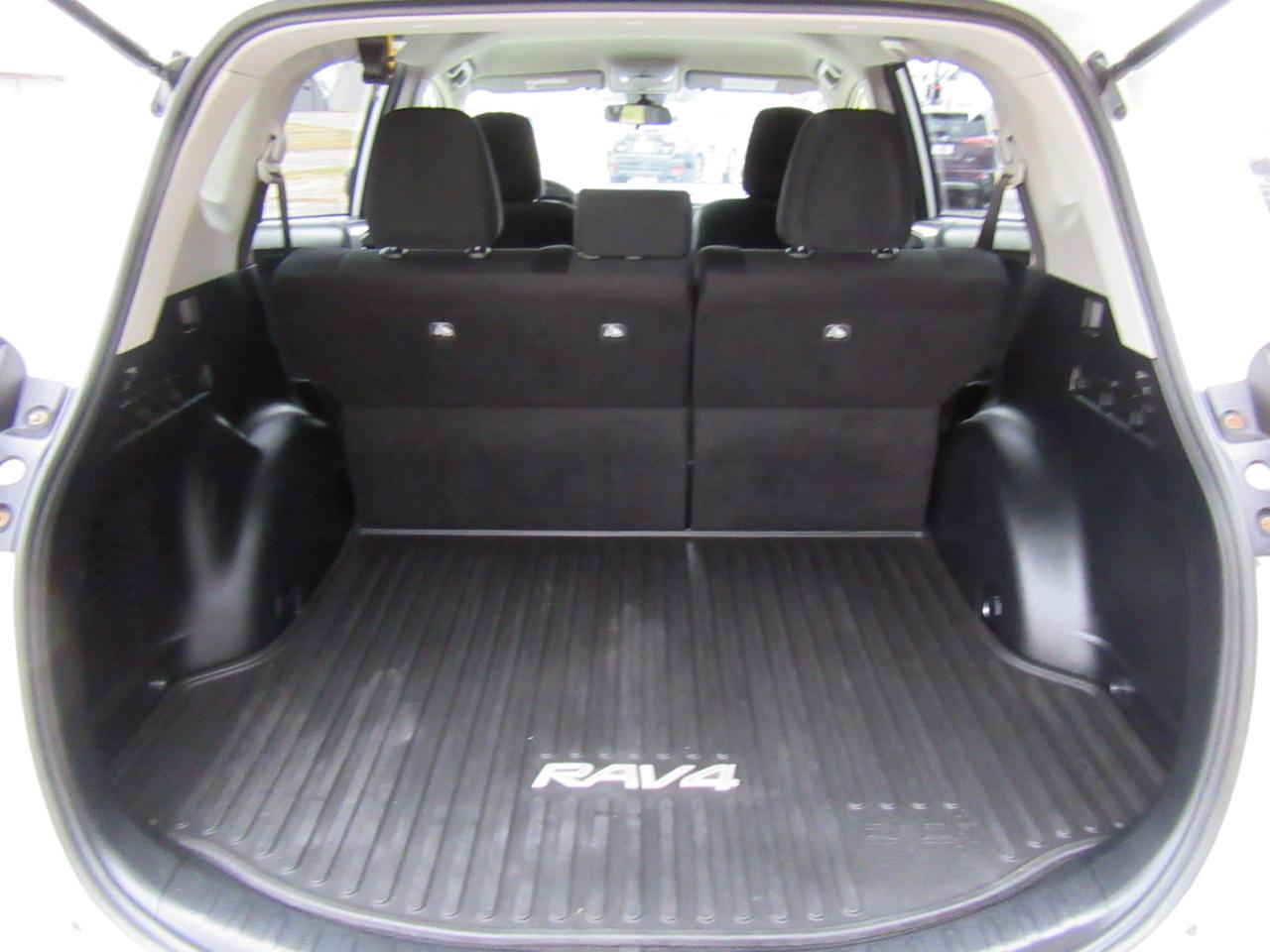 Toyota RAV4 LE FWD 2017