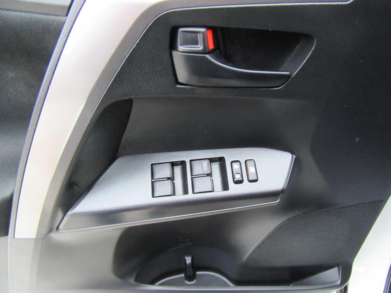 Toyota RAV4 LE FWD 2017