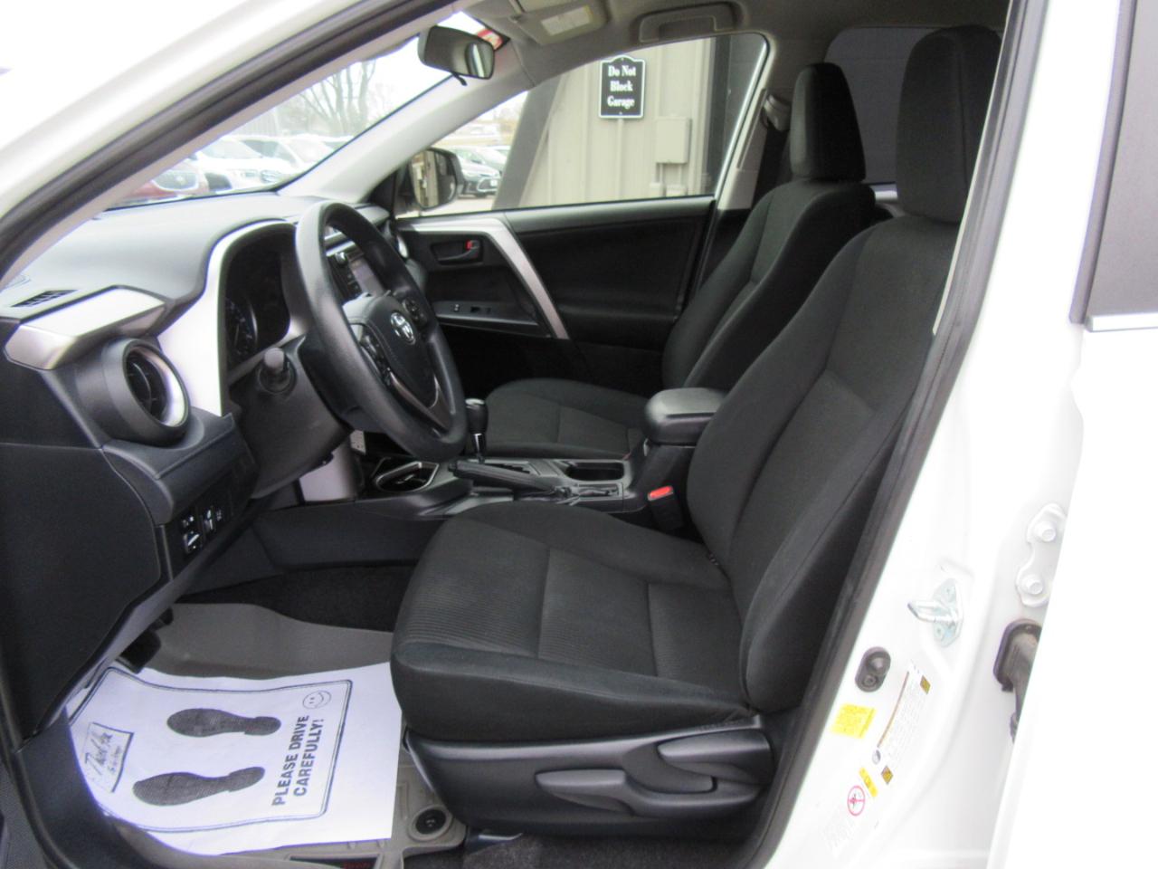 Toyota RAV4 LE FWD 2017