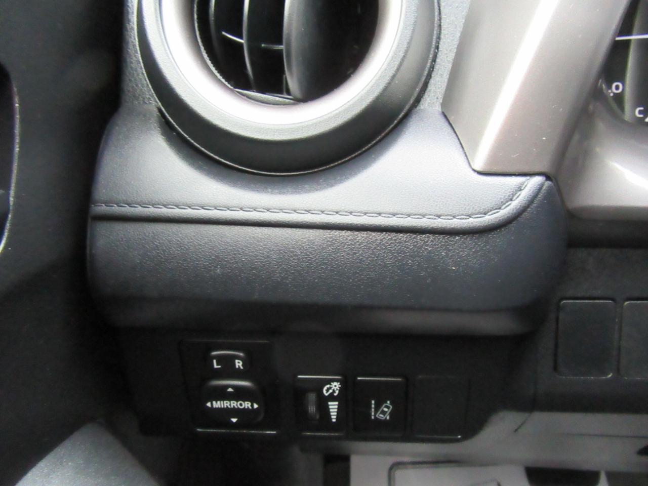 Toyota RAV4 LE FWD 2017