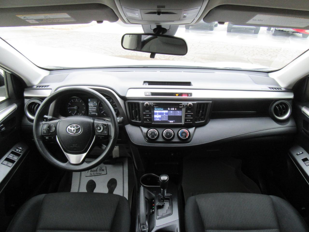 Toyota RAV4 LE FWD 2017