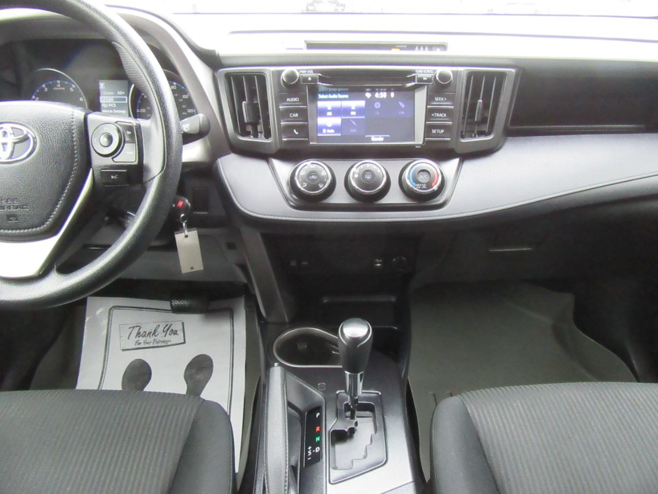 Toyota RAV4 LE FWD 2017