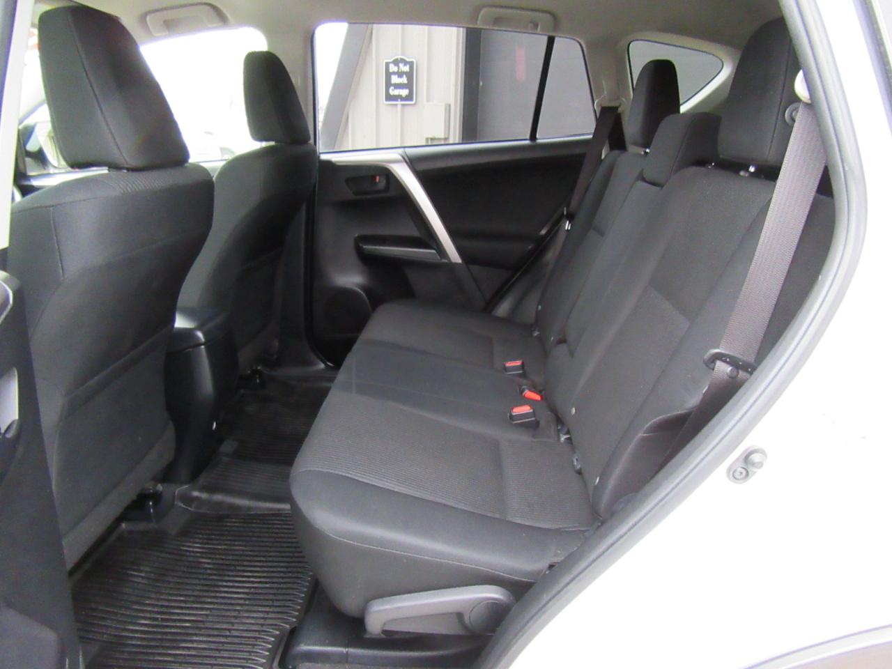 Toyota RAV4 LE FWD 2017